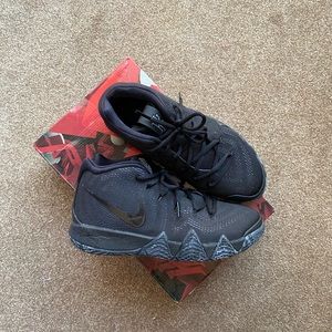 Kyrie Irving Court shoes